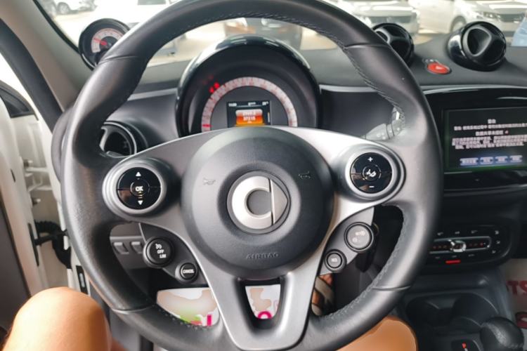 Used smart forfour 2018 0.9T 66 kW Pioneer Edition Steering Wheel
