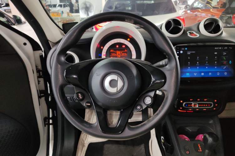 Used smart forfour 2018 1.0L 52 kW Dynamic Edition Steering Wheel