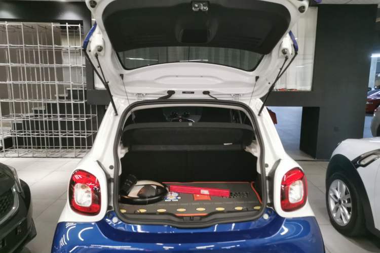 Used smart forfour 2018 1.0L 52kW Passion Edition Trunk