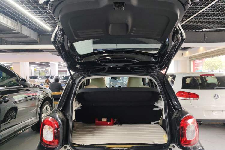 Used smart forfour 2018 1.0L 52 kW Dynamic Edition Trunk