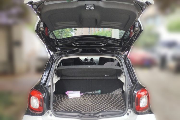 Used smart forfour 2018 1.0L 52kW Passion Edition Trunk