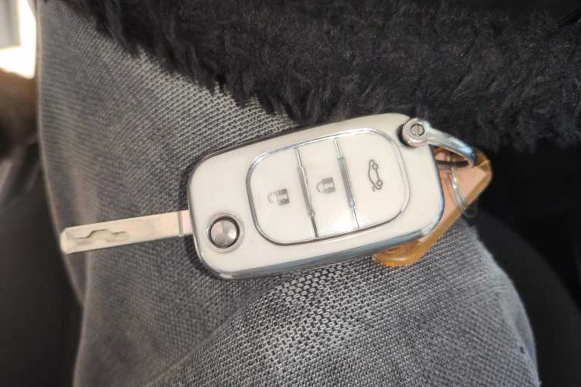 Used smart forfour 2018 1.0L 52 kW Dynamic Edition Vehicle Key