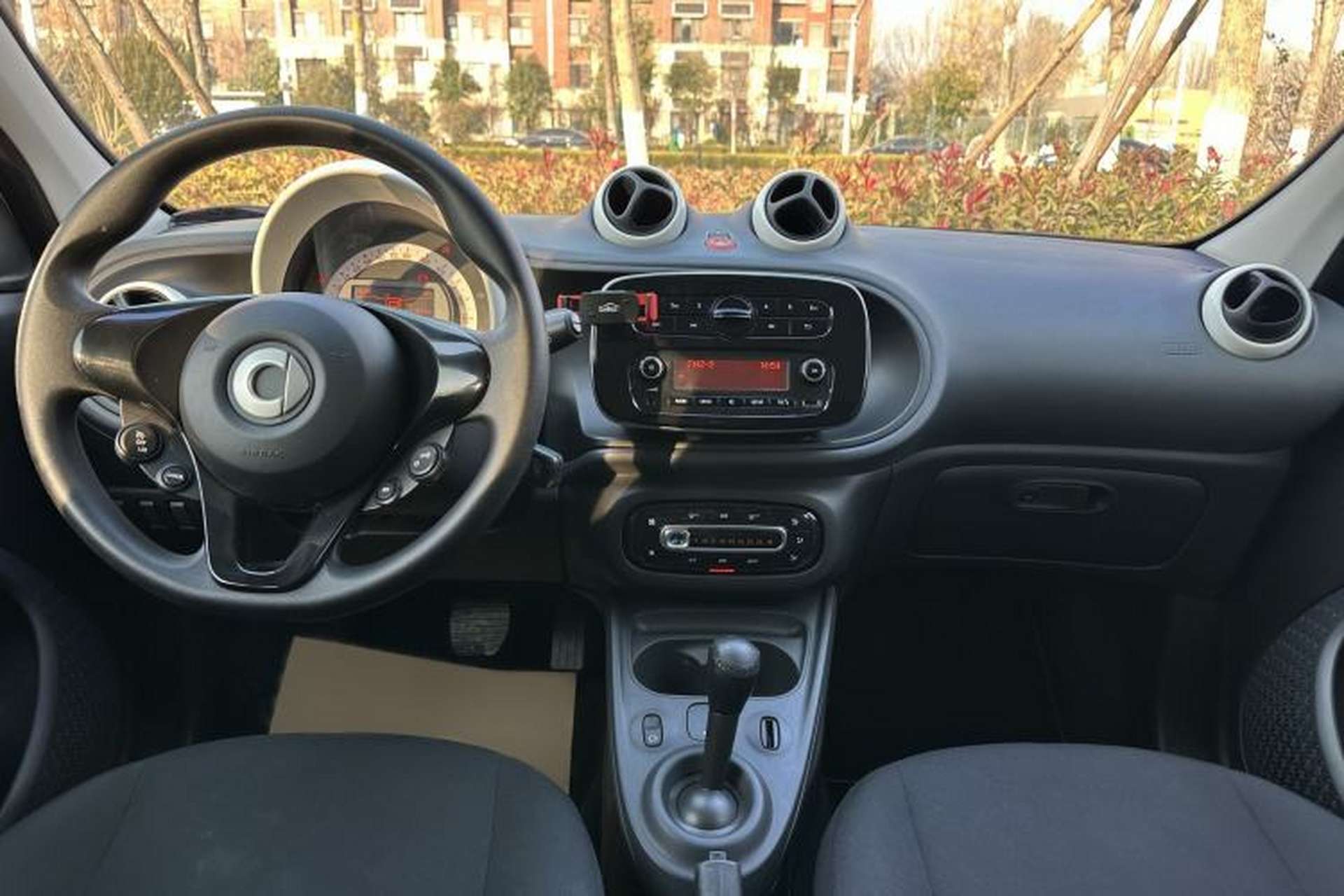 Used smart forfour 2018 1.0L 52 kW Dynamic Edition Audio And AC Panel