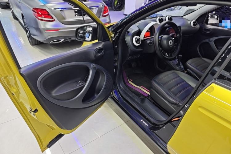 Used smart forfour 2018 1.0L 52 kW Dynamic Edition Driver Seat