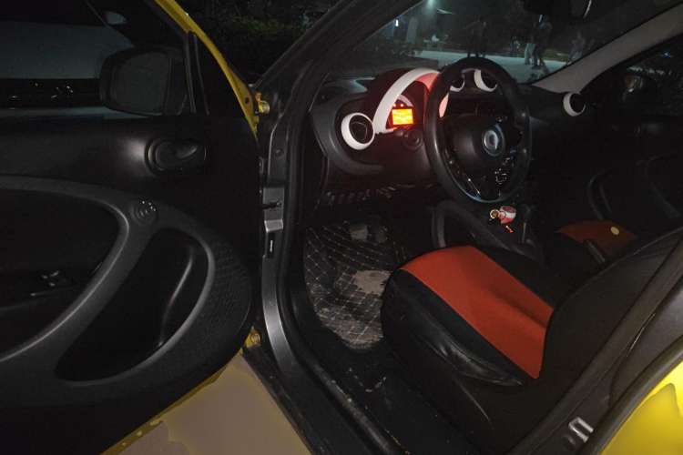 Used smart forfour 2018 1.0L 52 kW Dynamic Edition Driver Seat