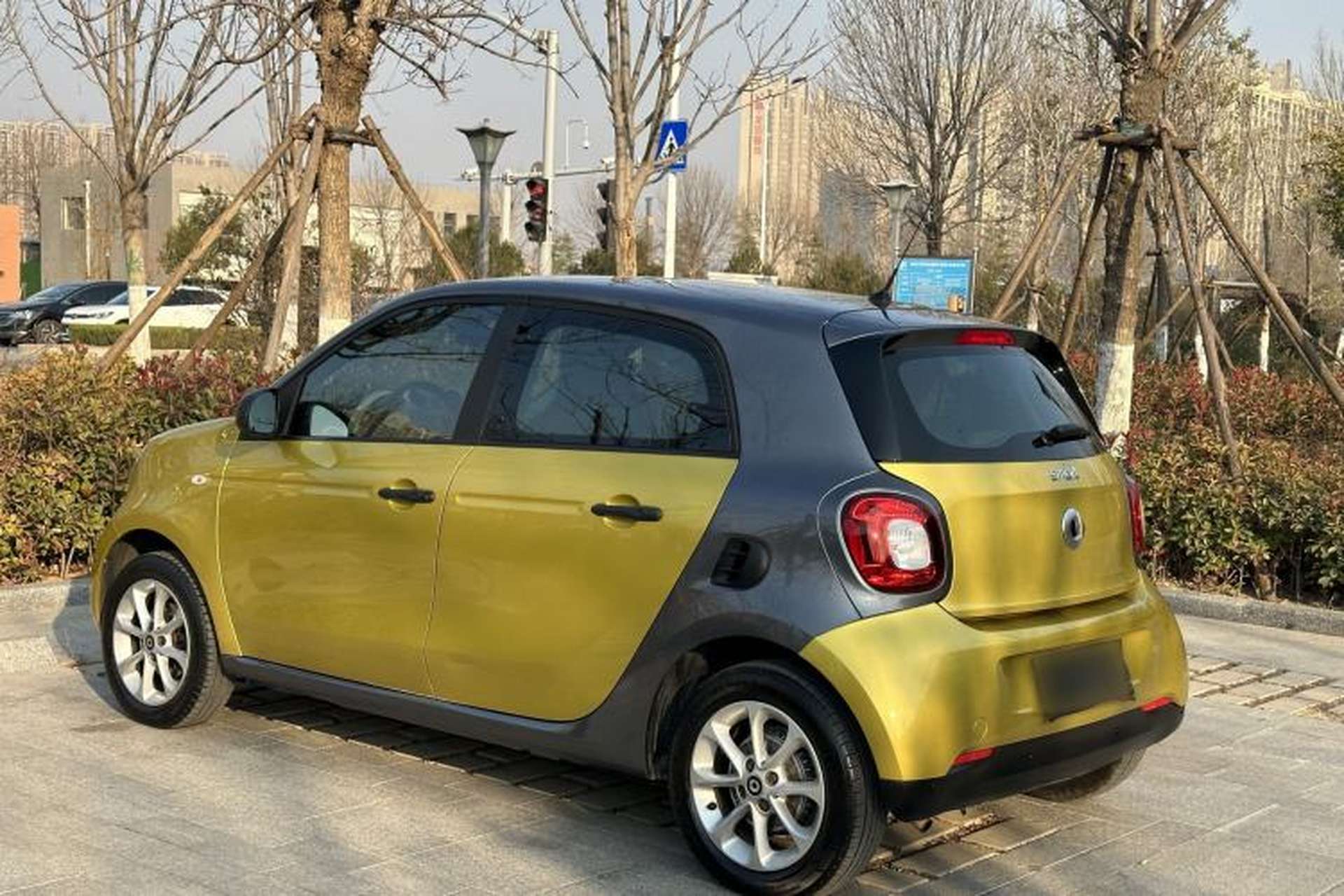 Used smart forfour 2018 1.0L 52 kW Dynamic Edition Exterior 3