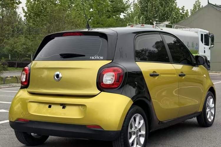 Used smart forfour 2018 1.0L 52 kW Dynamic Edition Exterior 5