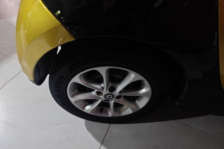 Used smart forfour 2018 1.0L 52 kW Dynamic Edition Exterior 8