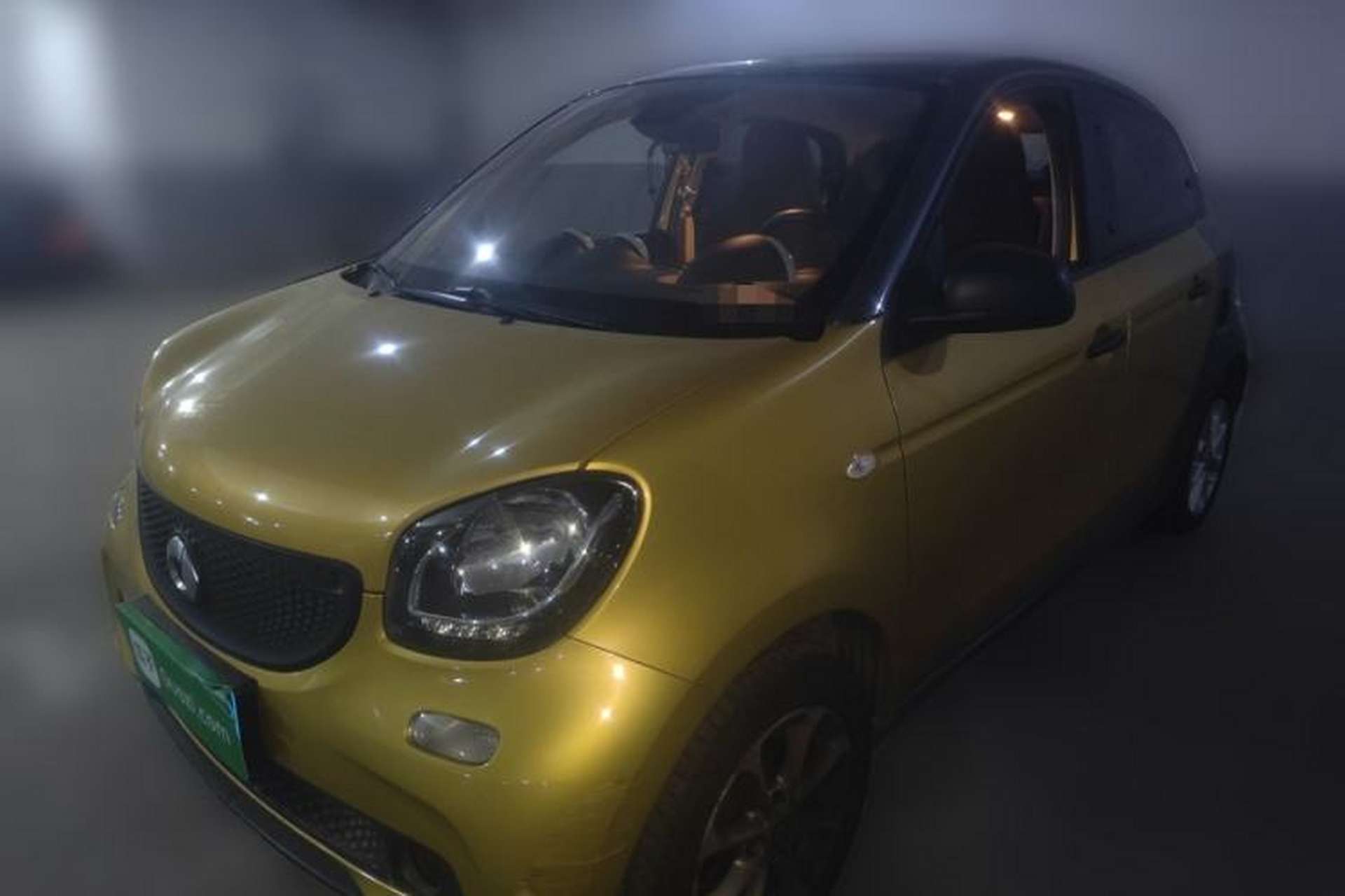 Used smart forfour 2018 1.0L 52 kW Dynamic Edition Front Left 45 Deg