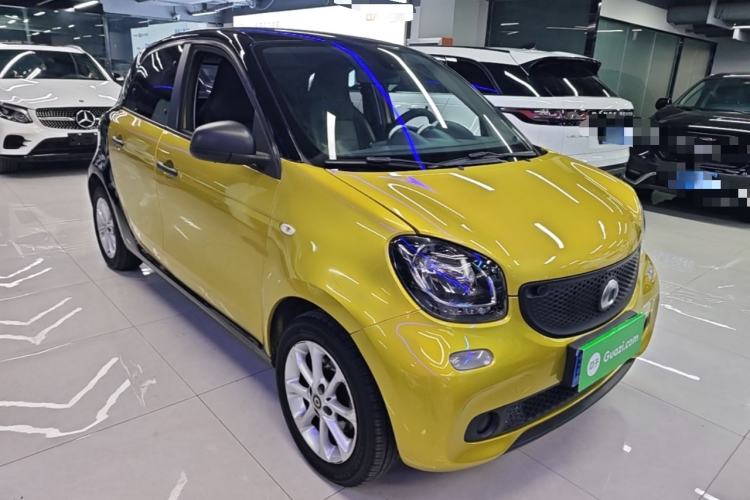 Used smart forfour 2018 1.0L 52 kW Dynamic Edition Front Right 45 Deg