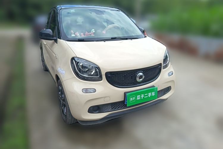 Used smart forfour 2018 0.9T 66 kW Pioneer Edition Front Right 45 Deg