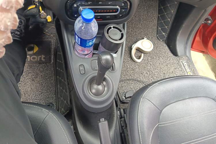 Used smart forfour 2018 0.9T 66 kW Pioneer Edition Gear Lever