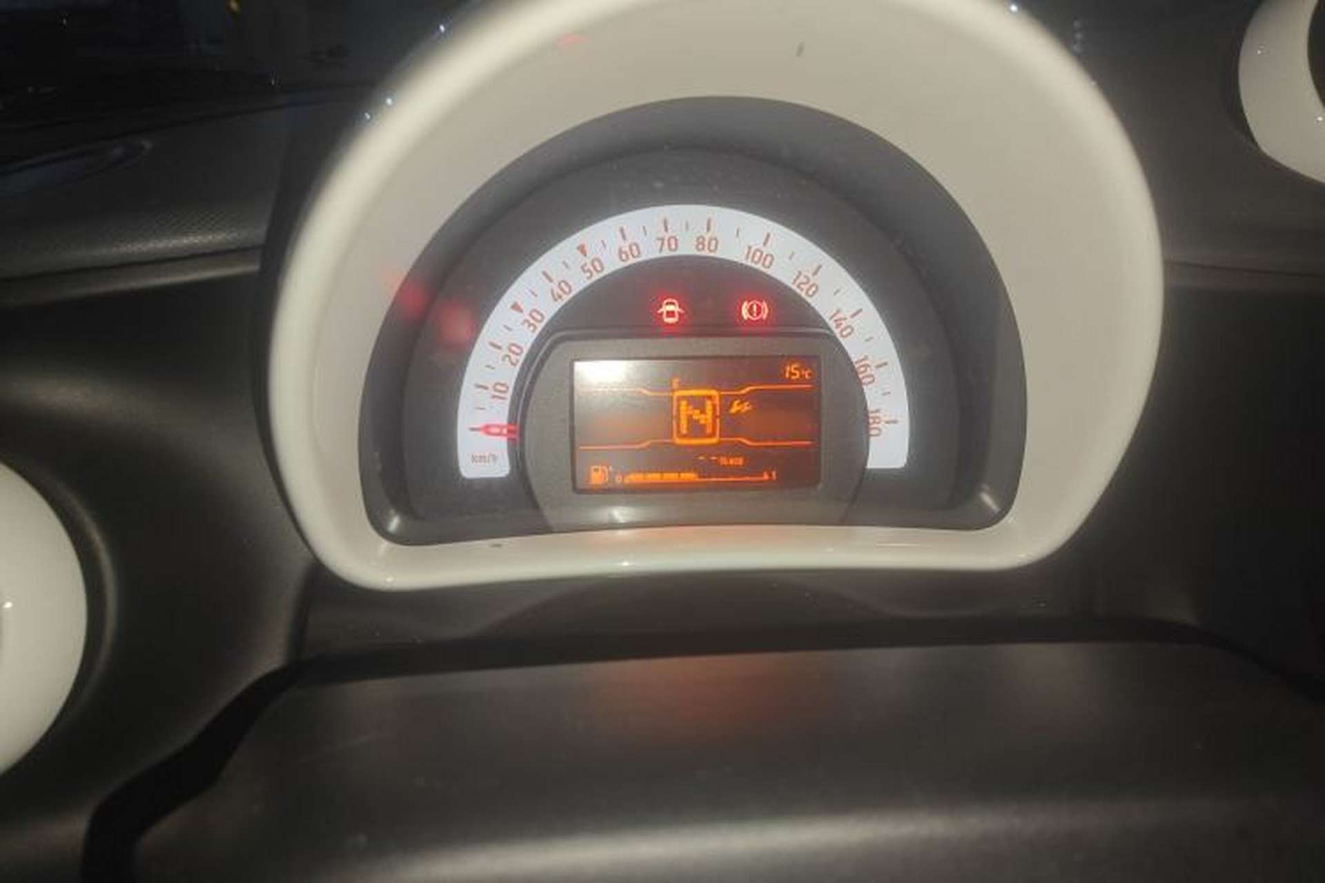 Used smart forfour 2018 1.0L 52 kW Dynamic Edition Instrument Cluster