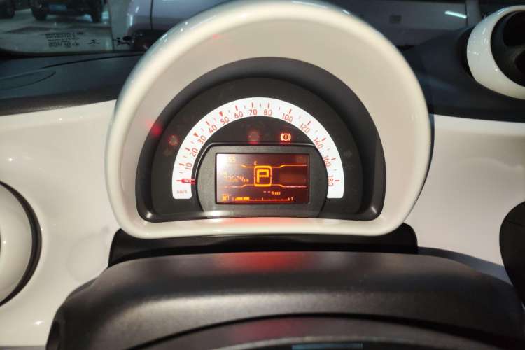 Used smart forfour 2018 1.0L 52 kW Dynamic Edition Instrument Cluster