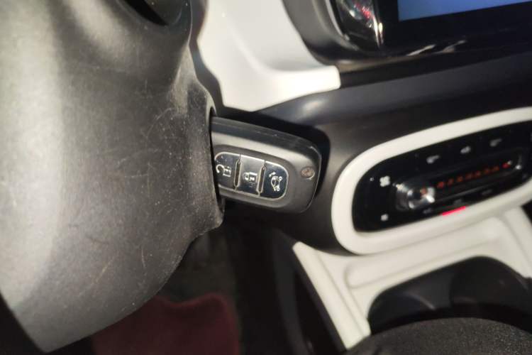 Used smart forfour 2018 1.0L 52 kW Dynamic Edition Interior 1