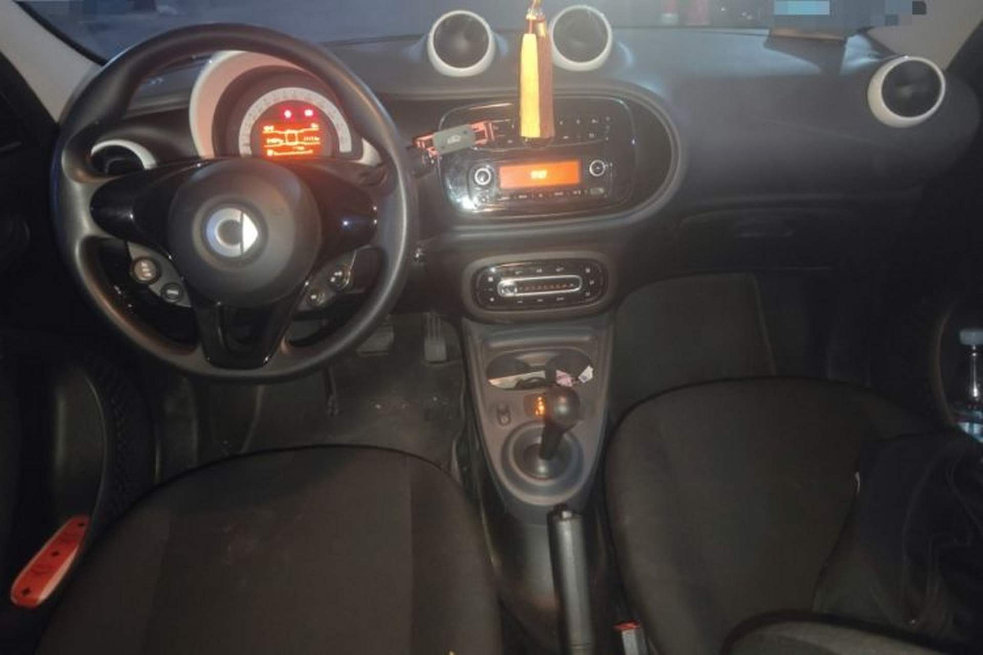 Used smart forfour 2018 1.0L 52 kW Dynamic Edition Interior 2