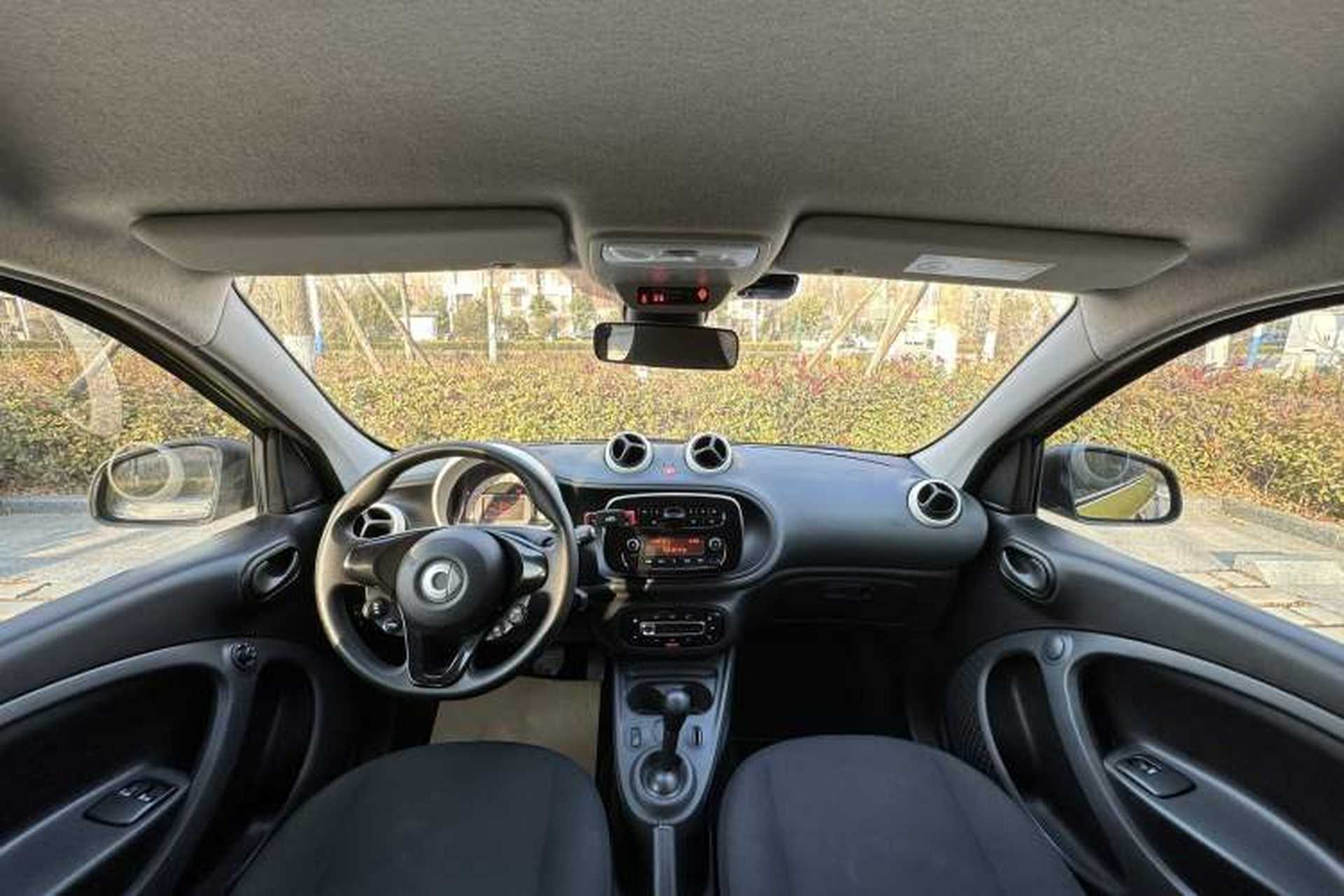 Used smart forfour 2018 1.0L 52 kW Dynamic Edition Interior 3