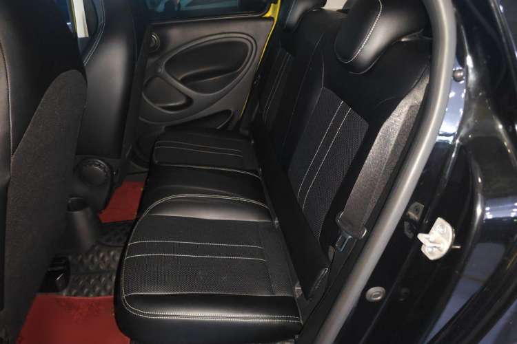 Used smart forfour 2018 1.0L 52 kW Dynamic Edition Interior 4