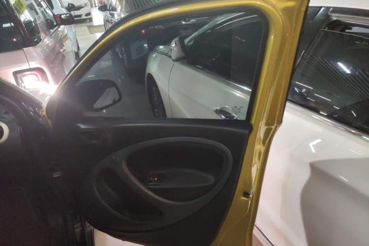 Used smart forfour 2018 1.0L 52 kW Dynamic Edition Interior 5