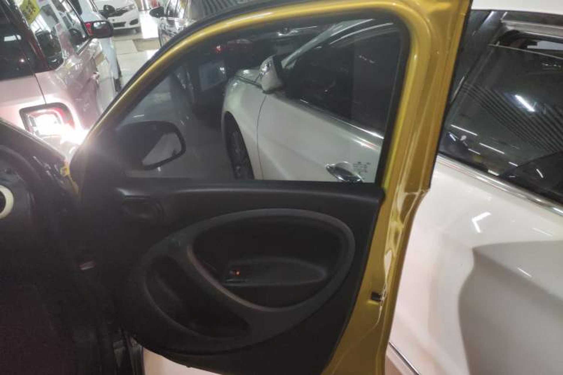 Used smart forfour 2018 1.0L 52 kW Dynamic Edition Interior 5