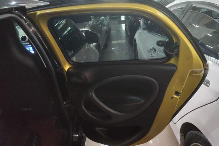 Used smart forfour 2018 1.0L 52 kW Dynamic Edition Interior 6