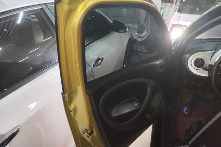 Used smart forfour 2018 1.0L 52 kW Dynamic Edition Interior 7