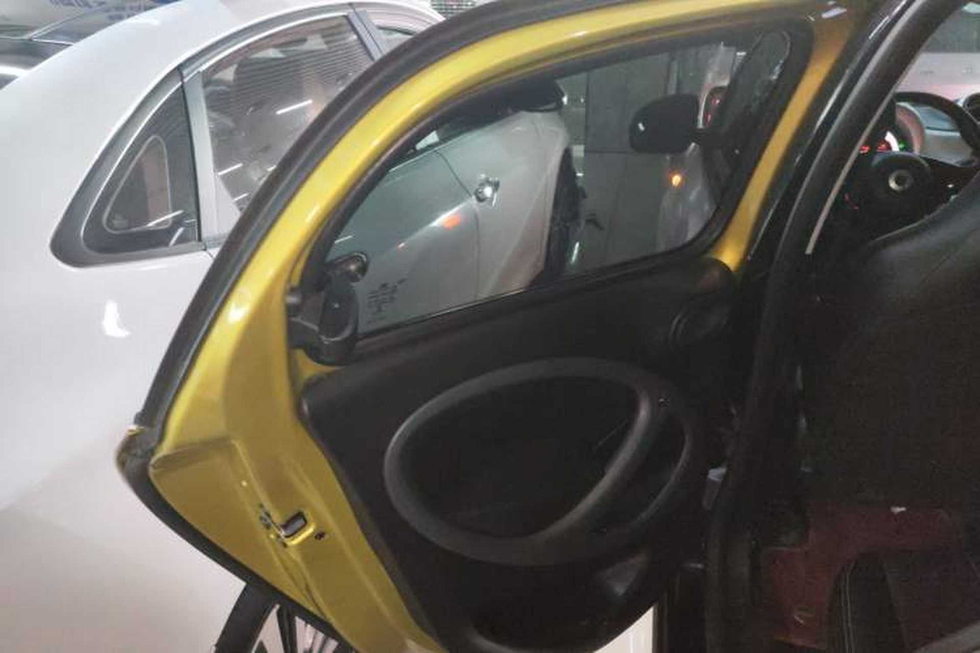 Used smart forfour 2018 1.0L 52 kW Dynamic Edition Interior 8
