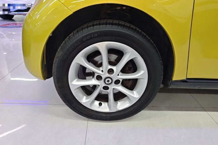 Used smart forfour 2018 1.0L 52 kW Dynamic Edition Left Front Wheel Hub