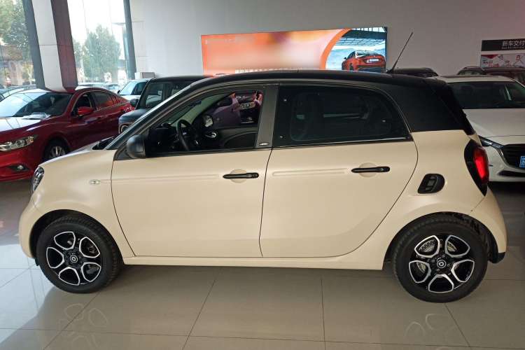 Used smart forfour 2018 0.9T 66 kW Pioneer Edition Left Side