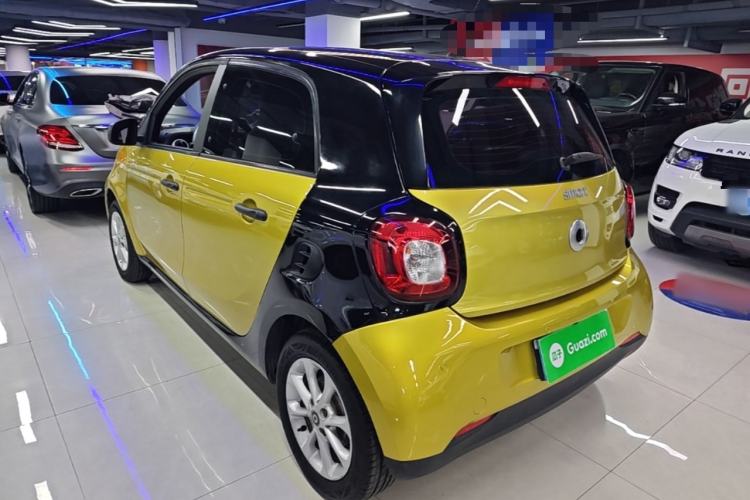 Used smart forfour 2018 1.0L 52 kW Dynamic Edition Rear Left 45 Deg