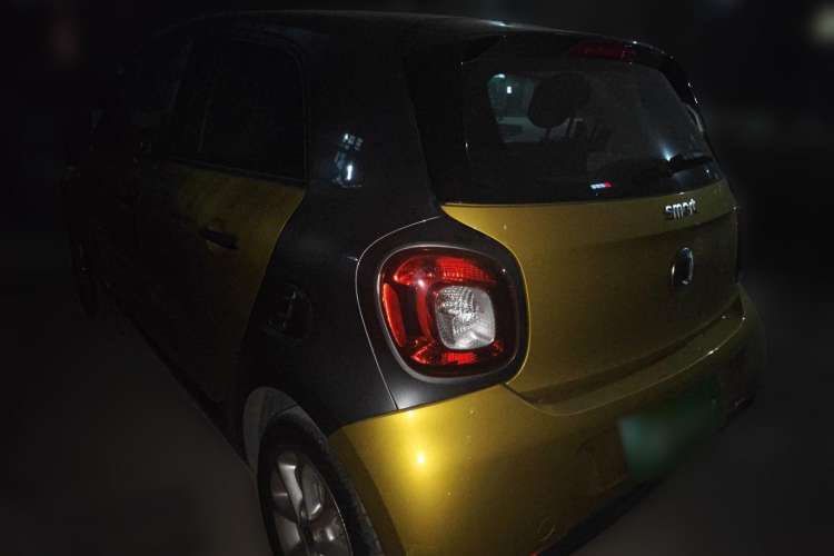 Used smart forfour 2018 1.0L 52 kW Dynamic Edition Rear Left 45 Deg