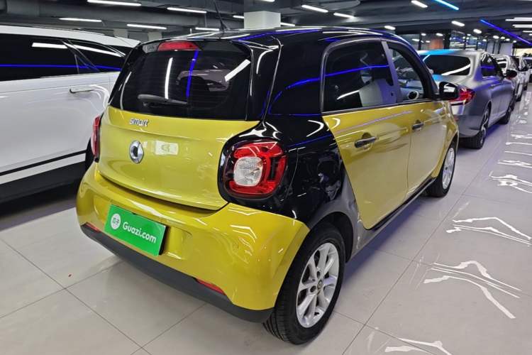 Used smart forfour 2018 1.0L 52 kW Dynamic Edition Rear Right 45 Deg