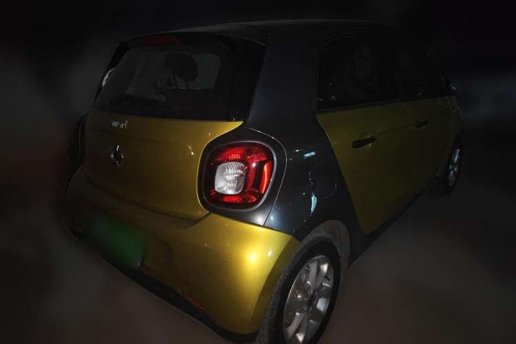 Used smart forfour 2018 1.0L 52 kW Dynamic Edition Rear Right 45 Deg