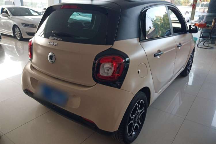 Used smart forfour 2018 0.9T 66 kW Pioneer Edition Rear Right 45 Deg