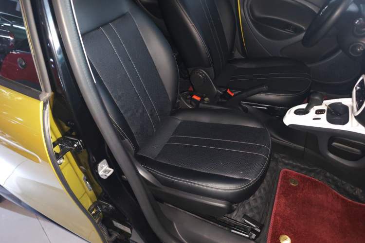 Used smart forfour 2018 1.0L 52 kW Dynamic Edition Right Front Seat