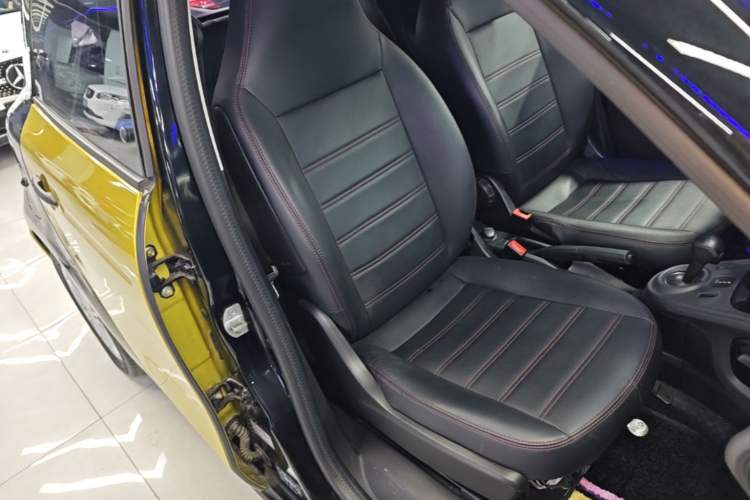 Used smart forfour 2018 1.0L 52 kW Dynamic Edition Right Front Seat