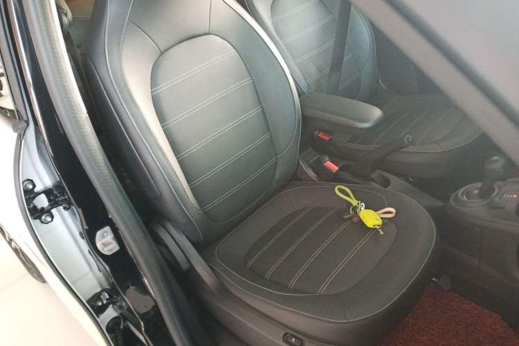 Used smart forfour 2018 0.9T 66 kW Pioneer Edition Right Front Seat
