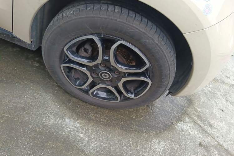 Used smart forfour 2018 0.9T 66 kW Pioneer Edition Right Front Wheel Hub