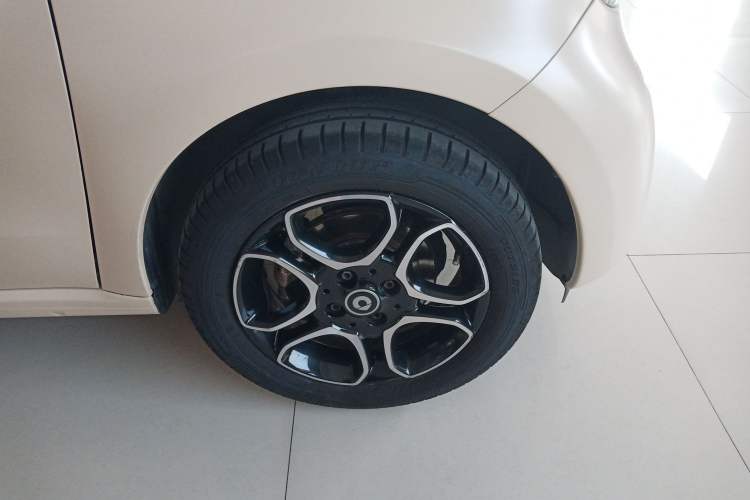 Used smart forfour 2018 0.9T 66 kW Pioneer Edition Right Rear Wheel Hub