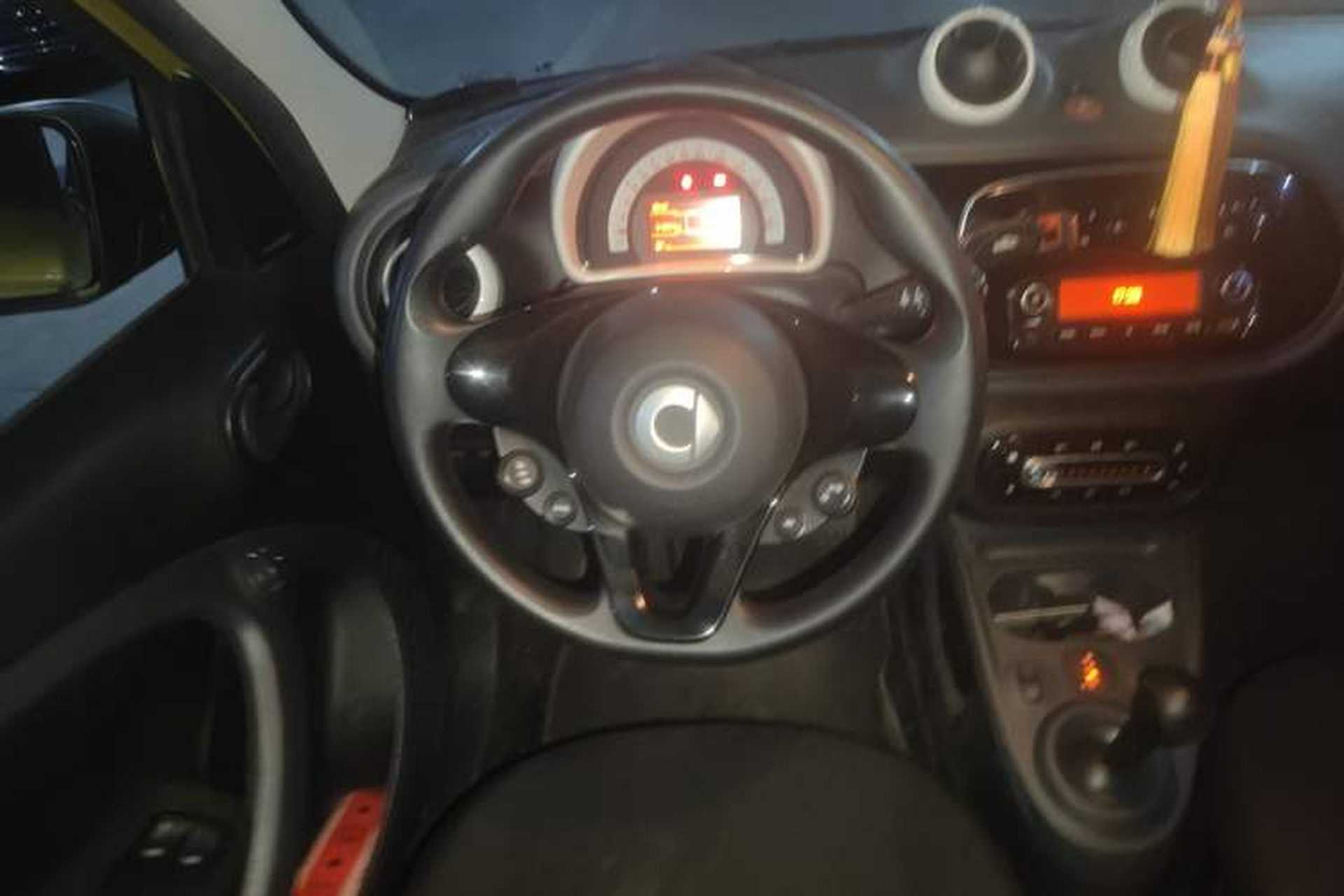 Used smart forfour 2018 1.0L 52 kW Dynamic Edition Steering Wheel