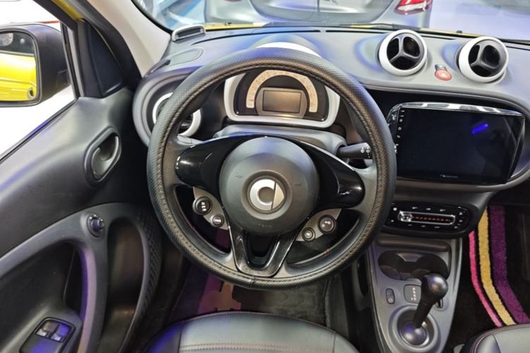 Used smart forfour 2018 1.0L 52 kW Dynamic Edition Steering Wheel