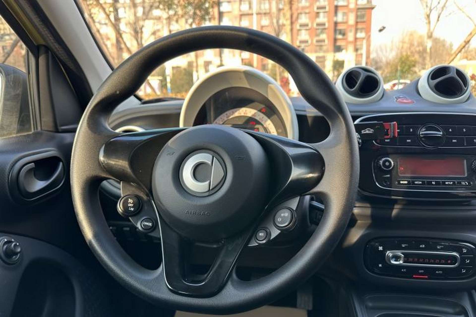Used smart forfour 2018 1.0L 52 kW Dynamic Edition Steering Wheel