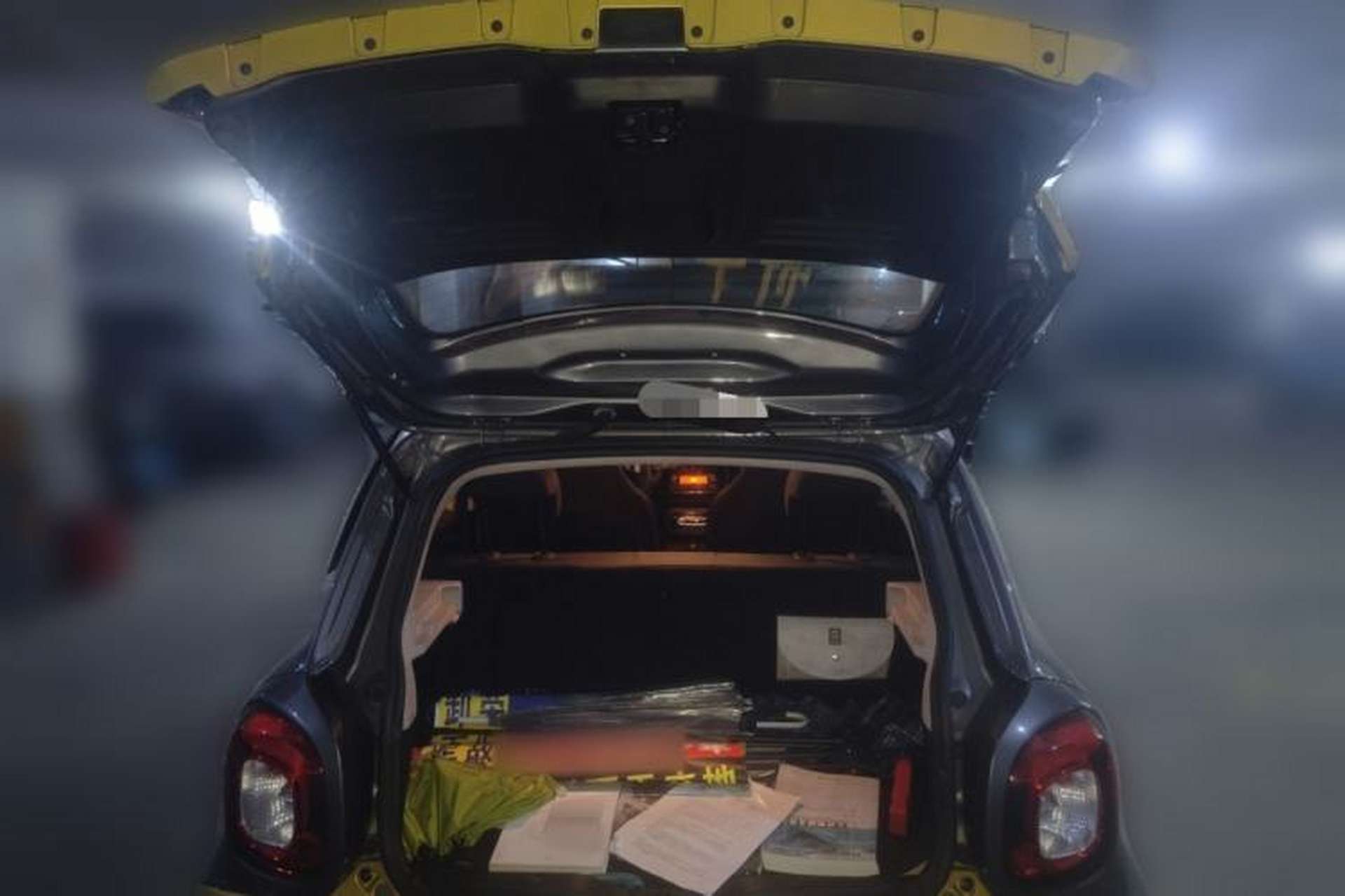 Used smart forfour 2018 1.0L 52 kW Dynamic Edition Trunk