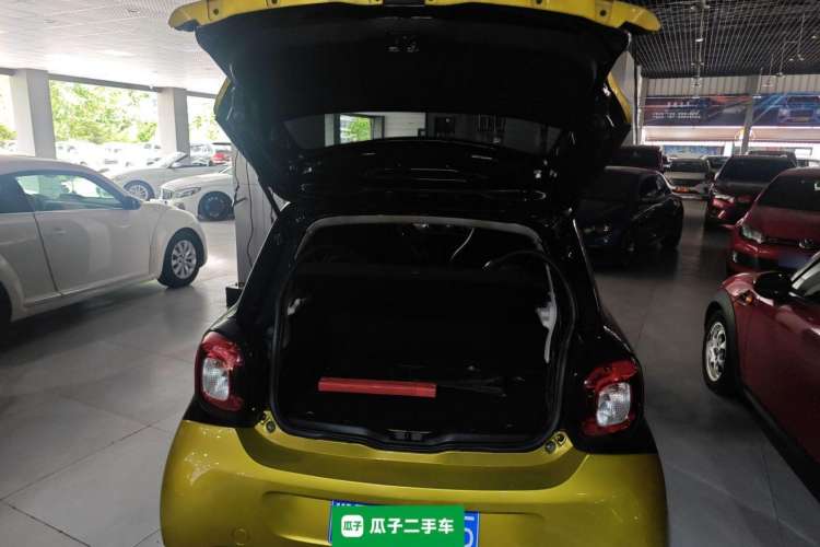 Used smart forfour 2018 1.0L 52 kW Dynamic Edition Trunk