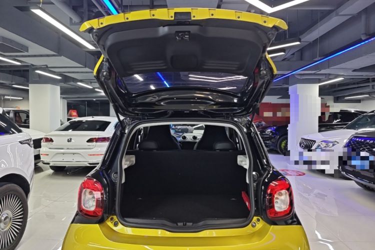 Used smart forfour 2018 1.0L 52 kW Dynamic Edition Trunk