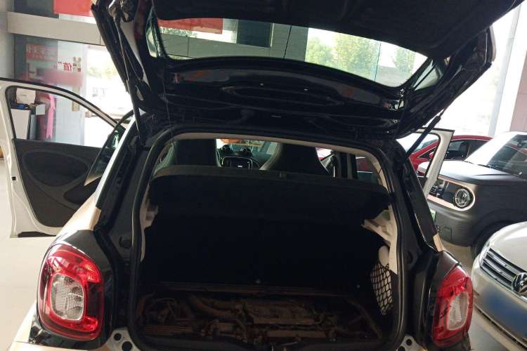 Used smart forfour 2018 0.9T 66 kW Pioneer Edition Trunk