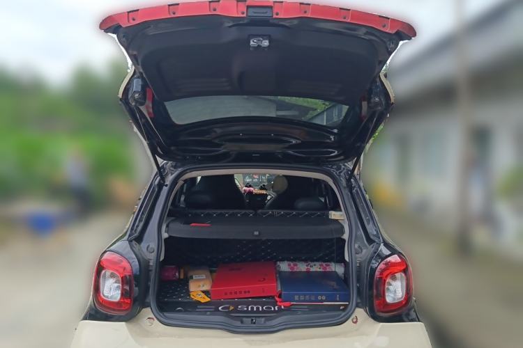 Used smart forfour 2018 0.9T 66 kW Pioneer Edition Trunk