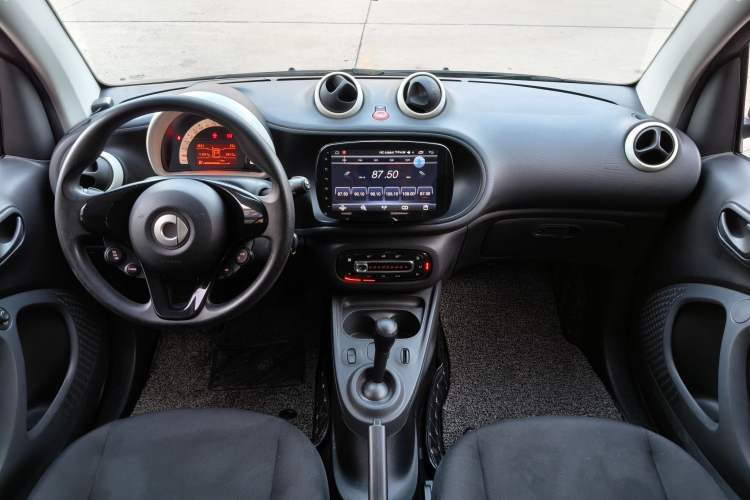 Used smart fortwo 2018 1.0L 52kW Hardtop Dynamic Version China V Interior 2