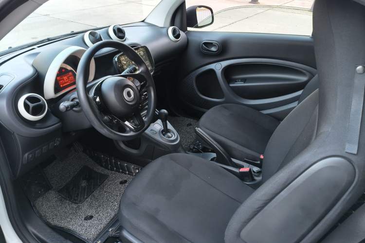Used smart fortwo 2018 1.0L 52kW Hardtop Dynamic Version China V Interior 3