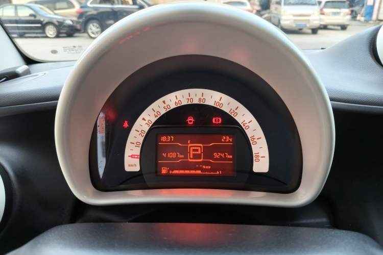 Used smart fortwo 2018 1.0L 52kW Hardtop Dynamic Version China V Odometer Close Up